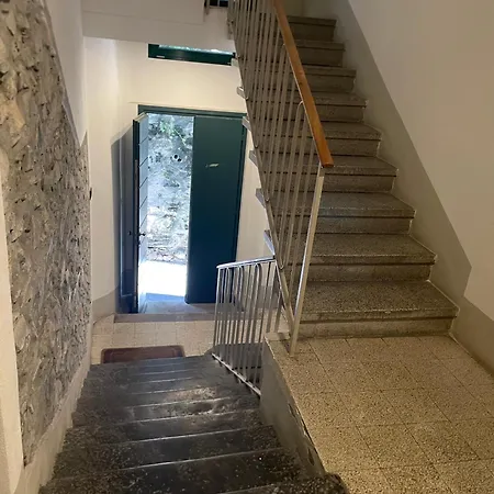 Appartamento Front View On Viale Geno *