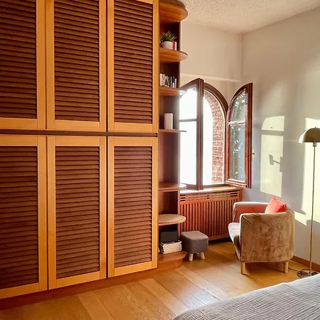 Front View On Viale Geno * 科莫