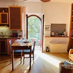 شقة Front View On Viale Geno كومو